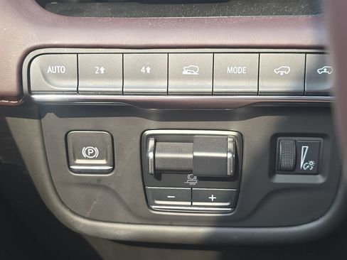 Certified 2023 Cadillac Escalade ESV Premium Luxury Platinum w/ LPO, Radiant Package AWD/4WD image 20