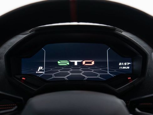 Used 2023 Lamborghini Huracan STO RWD image 26