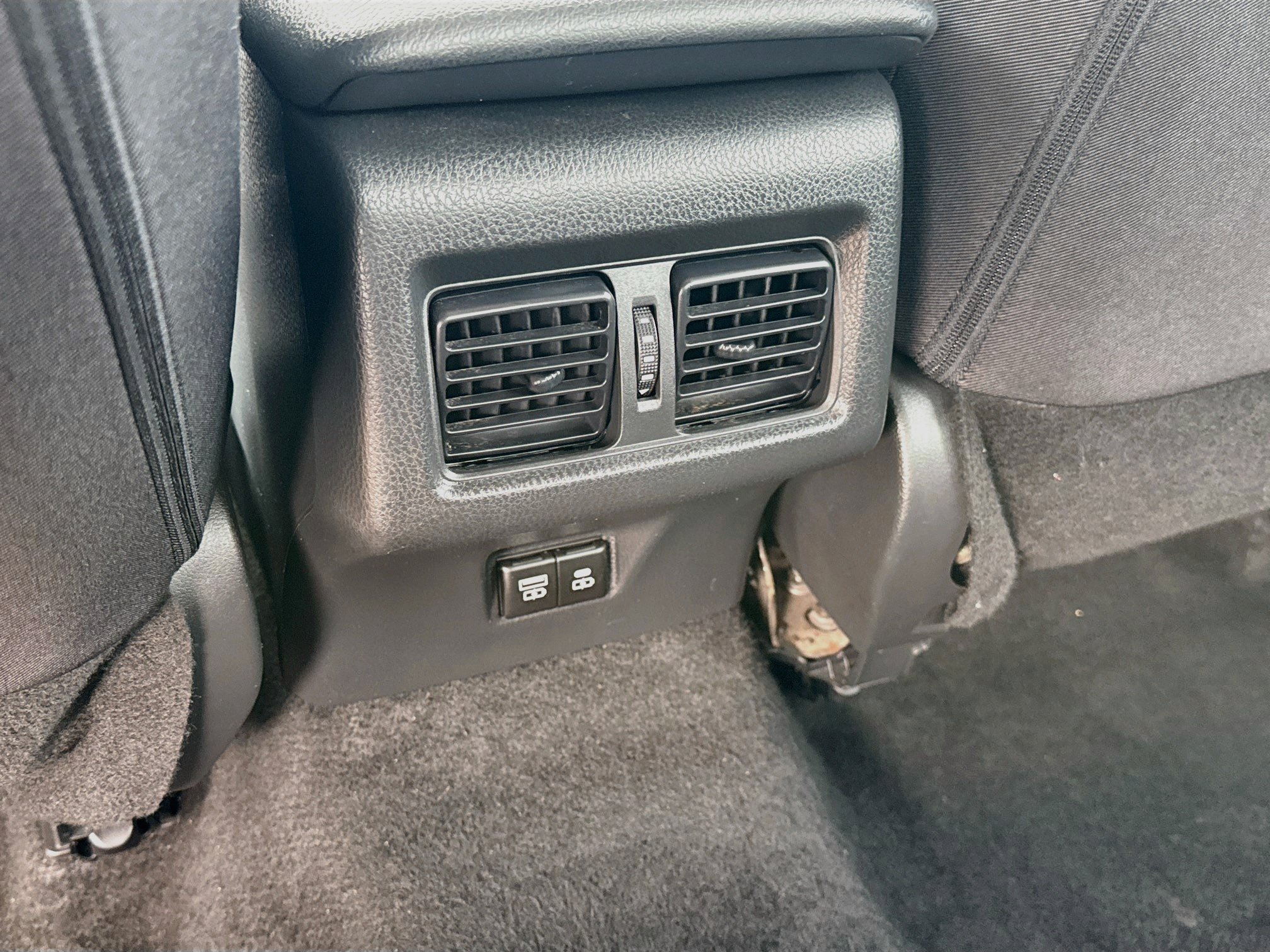 Used 2025 Toyota Camry LE FWD image 28