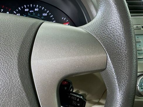 Used 2009 Toyota Camry LE FWD image 9
