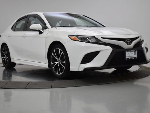 Used 2018 Toyota Camry SE FWD image 11