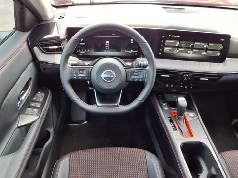 New 2025 Nissan Kicks SR image 13