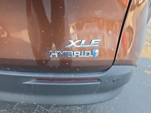 Used 2022 Toyota Sienna XLE image 5