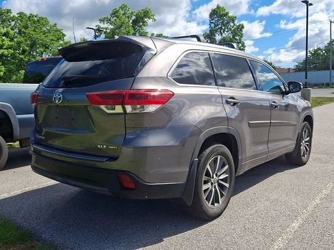 Used 2017 Toyota Highlander XLE w/ Protection Package #3 AWD/4WD image 5