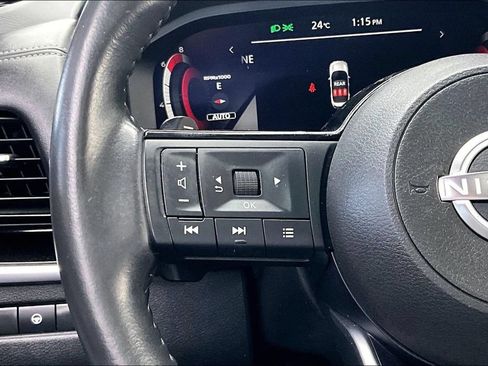 Used 2024 Nissan Rogue SL AWD/4WD image 11