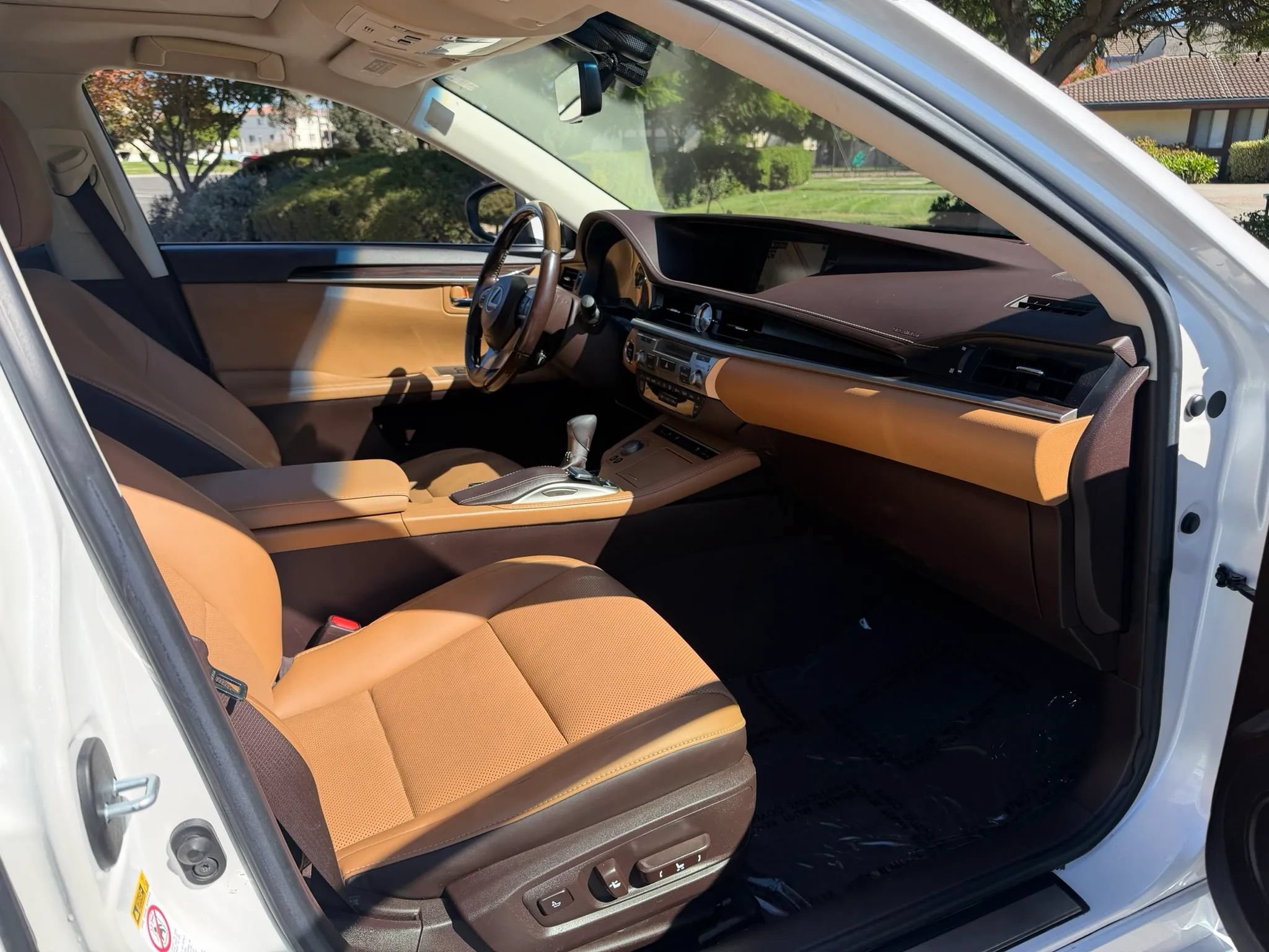 Used 2016 Lexus ES 300h w/ Navigation System Package FWD image 13
