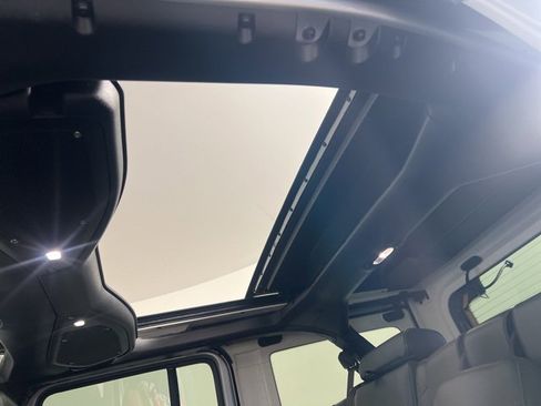 Used 2024 Jeep Wrangler High Altitude image 36