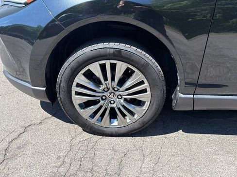 Used 2021 Toyota Venza XLE w/ Softex Package AWD/4WD image 12