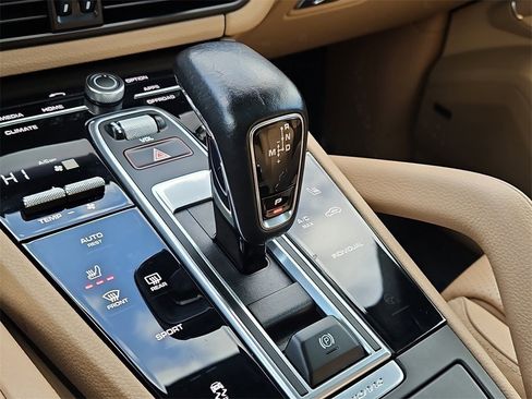 Certified 2022 Porsche Cayenne image 33