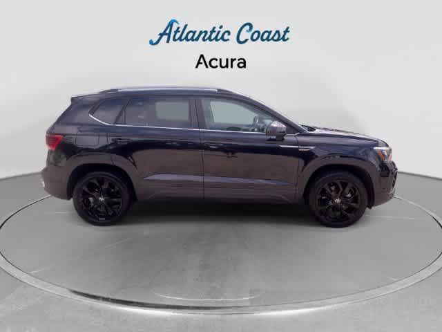 Used 2024 Volkswagen Taos SE w/ Black Wheel Package FWD image 9