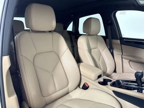 Certified 2025 Porsche Macan image 23