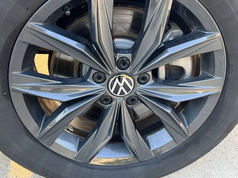 Certified 2024 Volkswagen Tiguan SE w/ Panoramic Sunroof Package FWD image 12