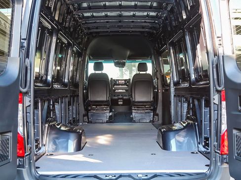 Used 2024 Mercedes-Benz Sprinter 3500 image 24