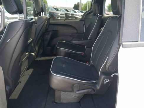 New 2026 Chrysler Pacifica Limited AWD/4WD image 13