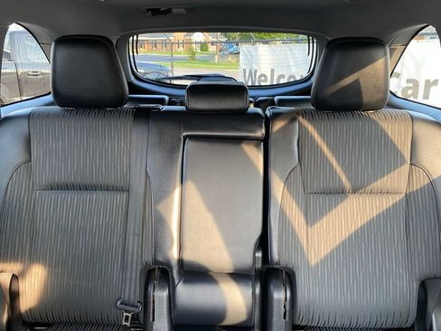 Used 2019 Toyota Highlander LE AWD/4WD image 28
