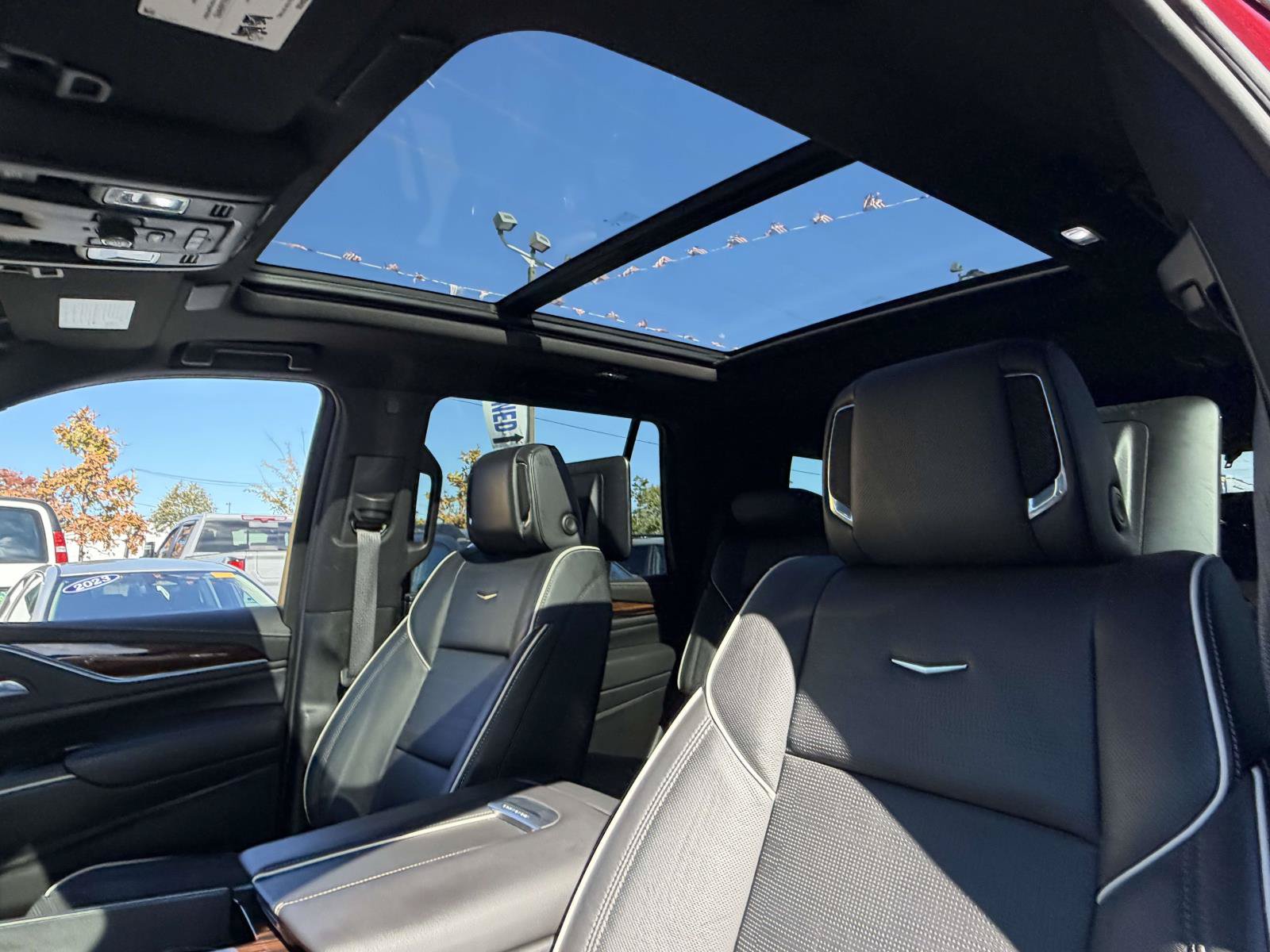 Used 2023 Cadillac Escalade Premium Luxury w/ Performance Package AWD/4WD image 11