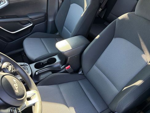 Used 2025 Kia Soul LX w/ LX Technology Package image 36