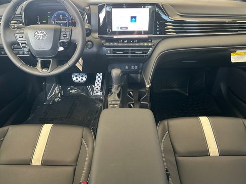 New 2026 Toyota Camry Hybrid FWD image 9