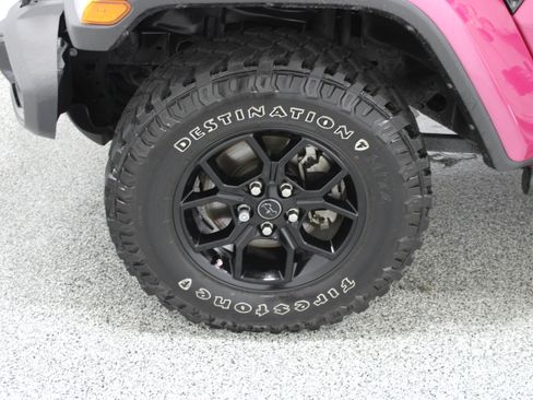 Used 2024 Jeep Gladiator Sport AWD/4WD image 12