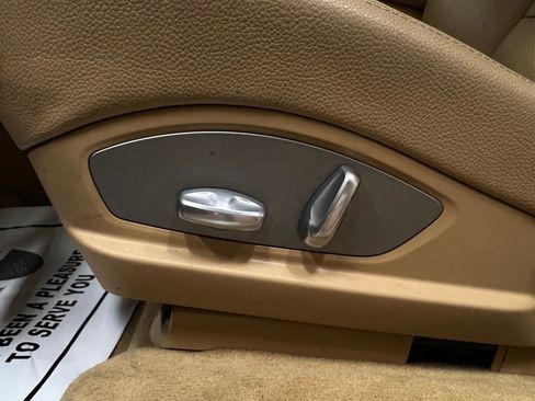 Used 2014 Porsche Panamera 4 image 19