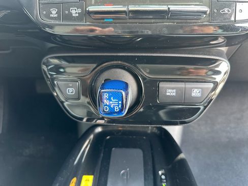 Used 2022 Toyota Prius XLE FWD image 22