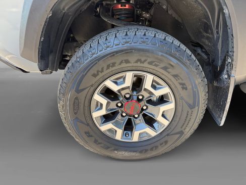 Used 2020 Toyota Tacoma TRD Off-Road w/ Technology Package AWD/4WD image 9