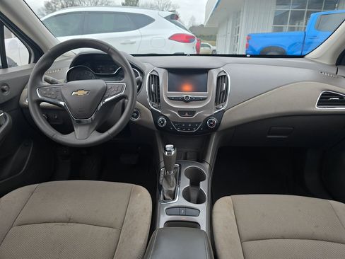 Used 2016 Chevrolet Cruze LT w/ Convenience Package image 3