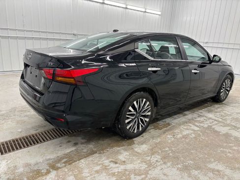 Used 2024 Nissan Altima 2.5 SV image 4