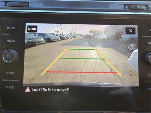 Used 2020 Volkswagen Tiguan SE image 6