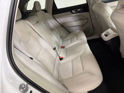 Used 2023 Volvo XC60 B5 Plus AWD/4WD image 28