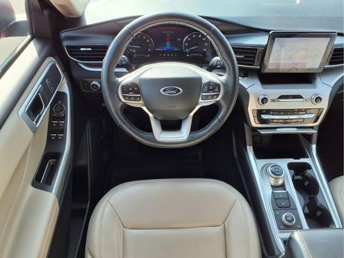 Used 2021 Ford Explorer XLT w/ Equipment Group 202A AWD/4WD image 13