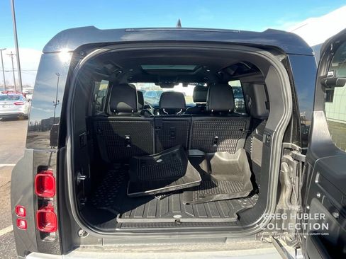 Used 2023 Land Rover Defender 110 SE image 16