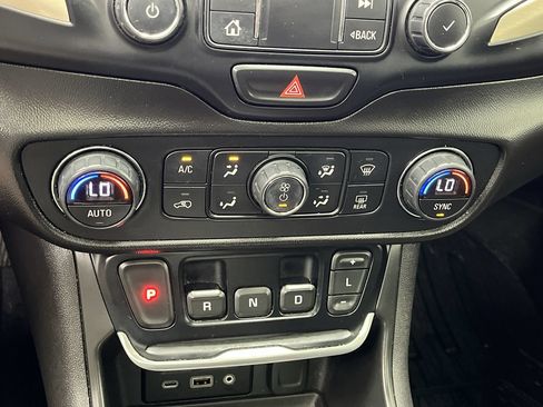 Used 2019 GMC Terrain Denali w/ Advanced Safety Package AWD/4WD image 22