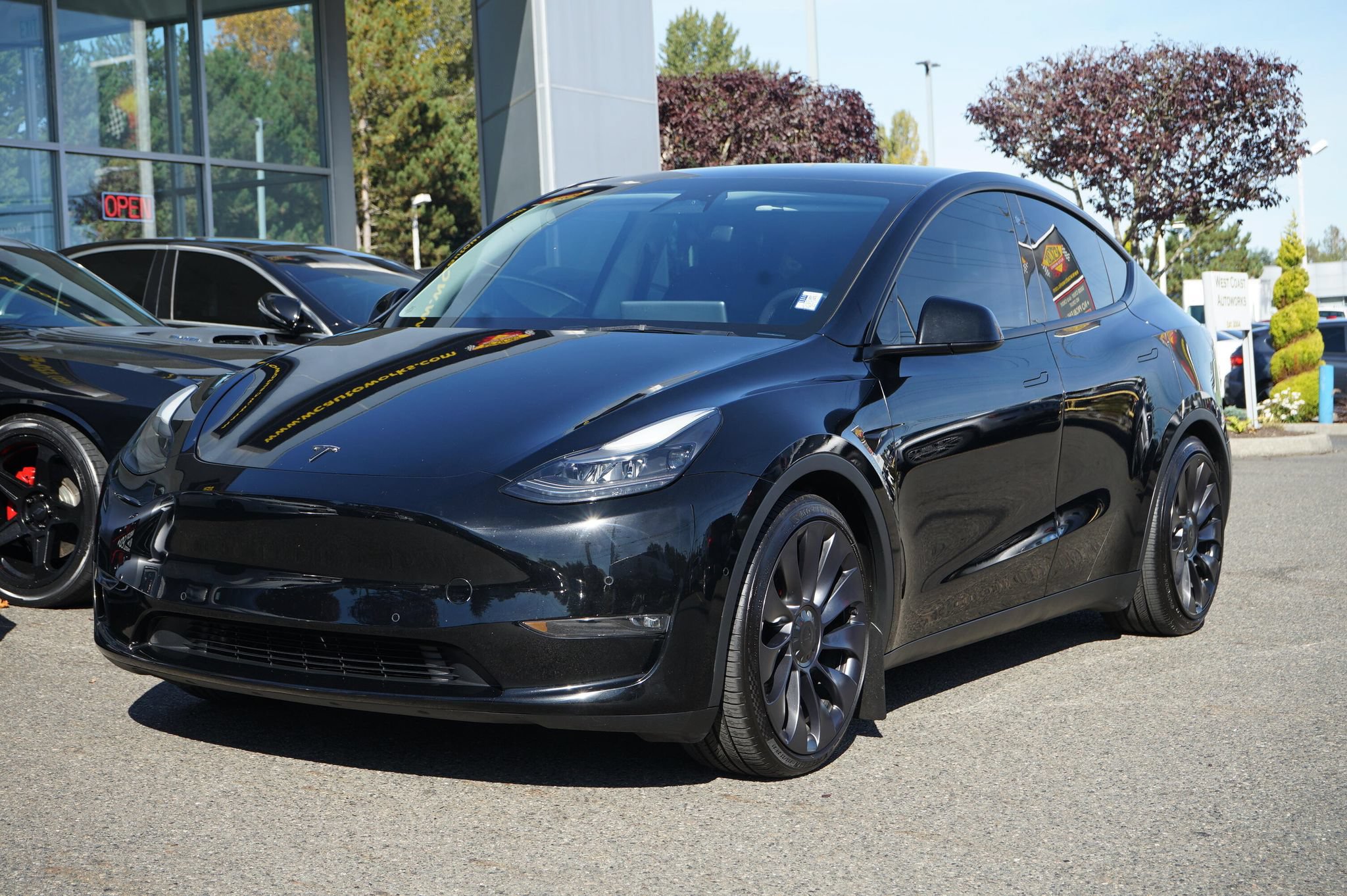Used 2022 Tesla Model Y Performance AWD/4WD image 1