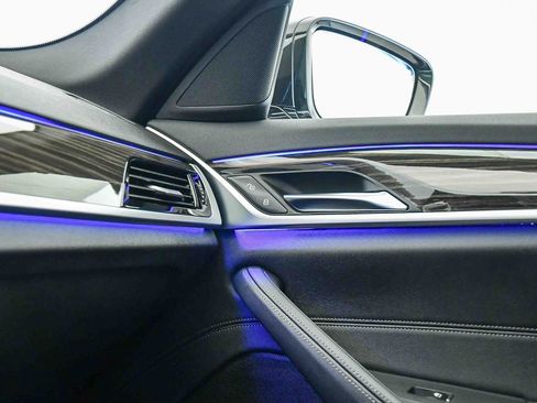 Certified 2022 BMW 530i w/ Convenience Package image 27