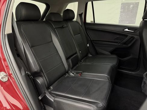 Used 2020 Volkswagen Tiguan SE w/ Panoramic Sunroof Package AWD/4WD image 34