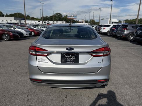 Used 2017 Ford Fusion SE FWD image 4