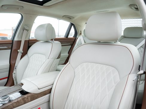 Used 2020 Genesis G90 3.3T Premium image 24