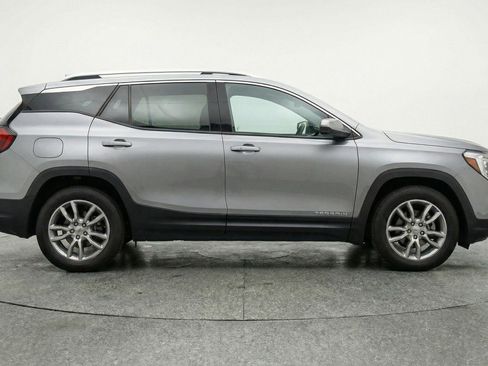 Used 2024 GMC Terrain SLT image 11