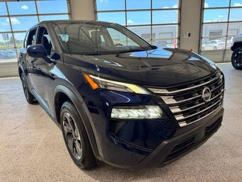 Used 2025 Nissan Rogue SV FWD image 14