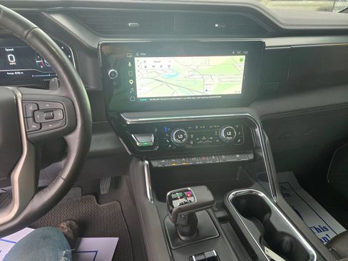 Used 2024 GMC Sierra 1500 Denali AWD/4WD image 9