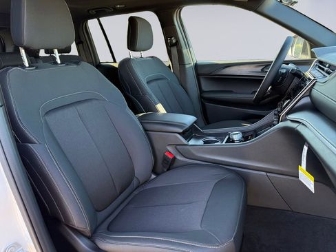 New 2025 Jeep Grand Cherokee Laredo X w/ MOPAR Finishing Package image 18