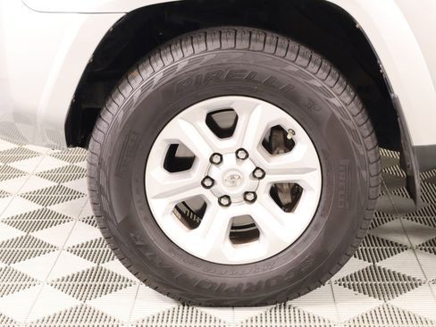 Used 2016 Toyota 4Runner SR5 AWD/4WD image 17