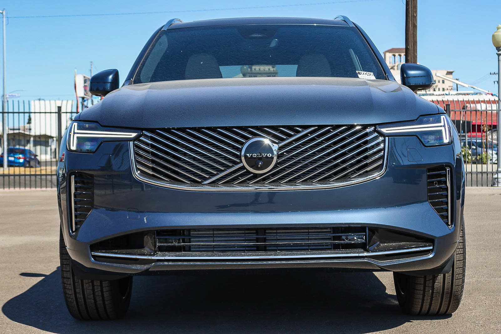 New 2026 Volvo XC90 T8 Plus w/ Protection Package Premier AWD/4WD image 2
