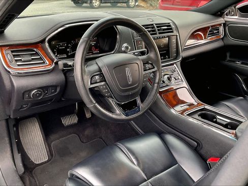 Used 2017 Lincoln Continental Premiere image 16