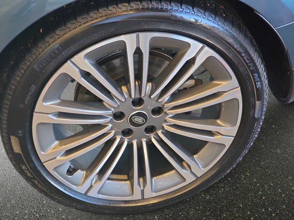 Certified 2025 Land Rover Range Rover Sport SE AWD/4WD image 35