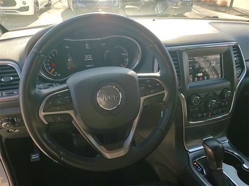 Used 2019 Jeep Grand Cherokee Laredo image 21