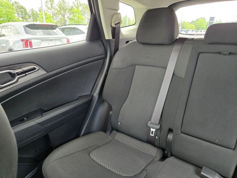 Used 2023 Kia Sportage LX AWD/4WD image 12