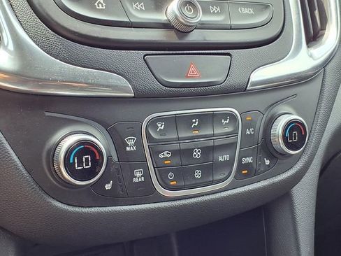 Used 2020 Chevrolet Equinox LT FWD image 12