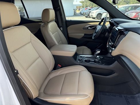 Used 2023 Chevrolet Traverse Premier image 28